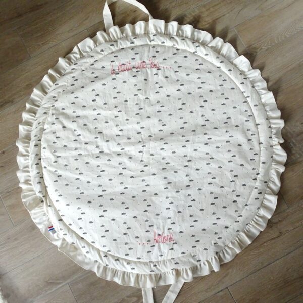tapis d'éveil pliable beige, de petits fils et de coton