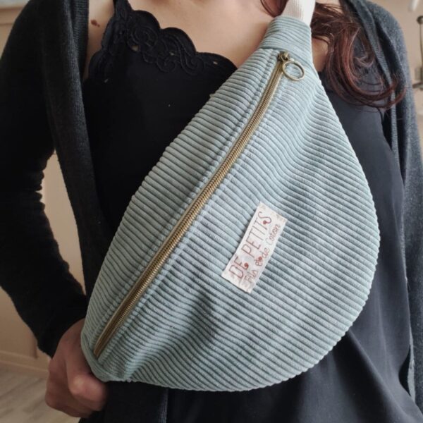 sac banane en velours côtelé bleu femme, de petits fils et de coton