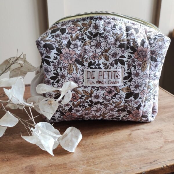 la trousse de toilette matelassée liberty fleurie, de petits fils et de coton