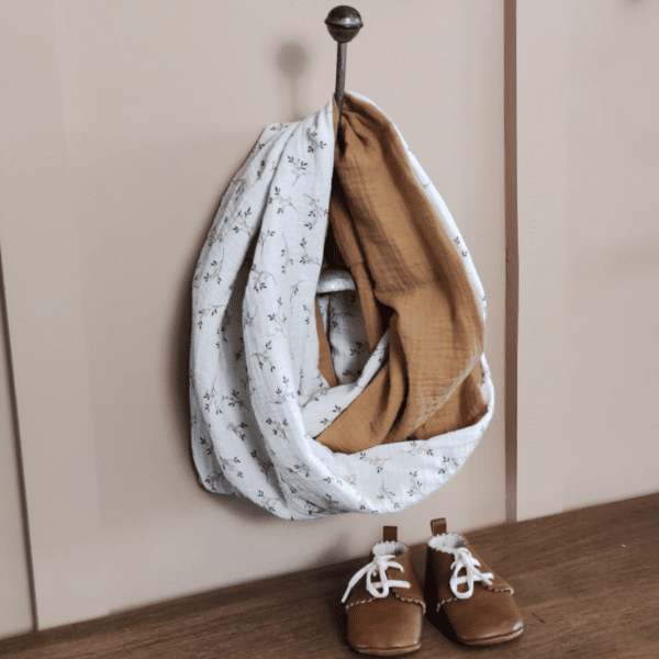 écharpe d'allaitement brodée en gaze de coton fleurie, de petits fils et de coton