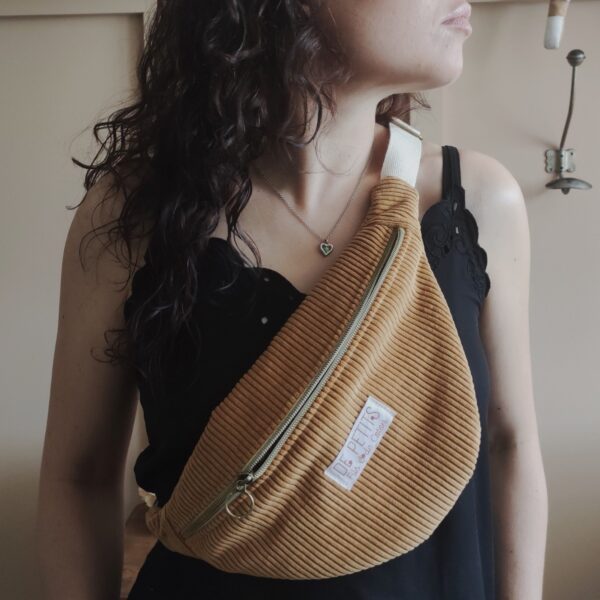 sac banane velours côtelé moutarde, de petits fils et de coton