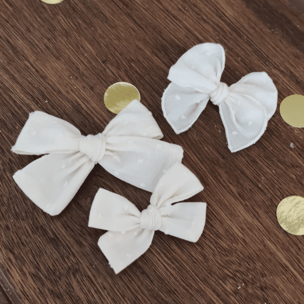 la barrette noeud blanc plumetis, différentes formes et taille adulte et enfant