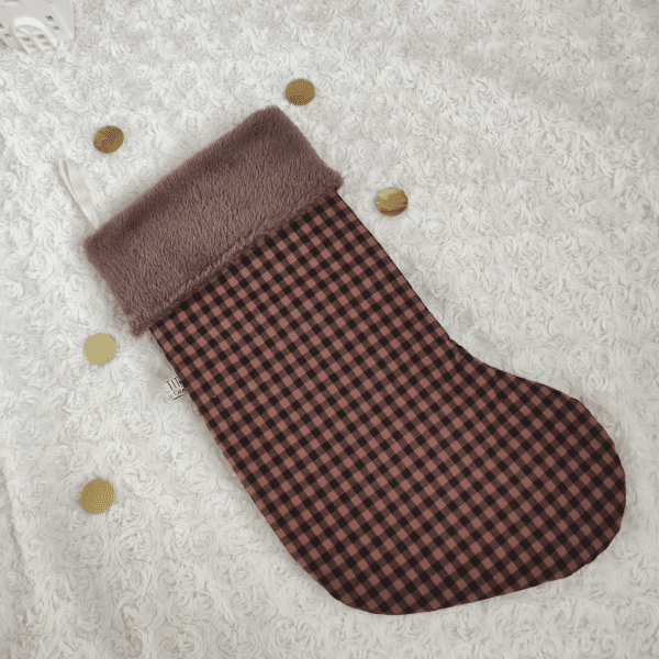 chaussette de noël à petits carreaux marrons