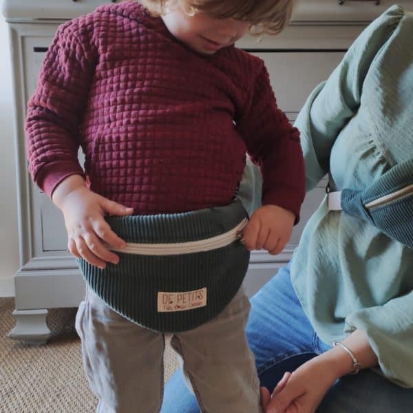 sac banane en velours côtelé vert foncé pour enfant