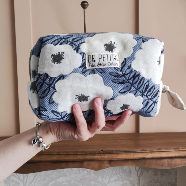 trousse de toilette fleurie, en tissu jacquard recyclé, collection de printemps, de petits fils et de coton