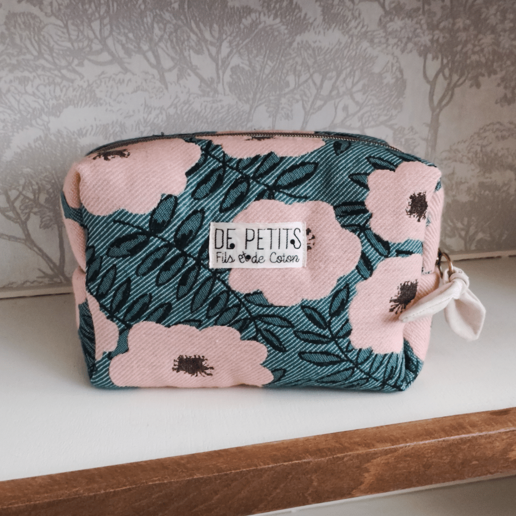 Trousse De Toilette Suspendue Avon - Motif Fleuri Bleu - Praticité Voyage