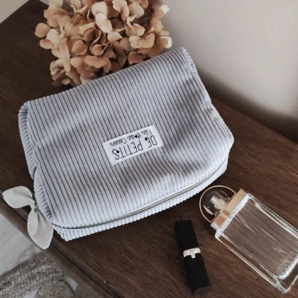 trousse de toilette velours côtelé écru personnalisable, de petits fils et de coton
