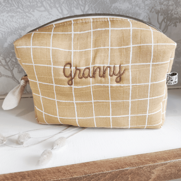 trousse de toilette coton à carreau, à motifs, ou uni, personnalisable et brodée, de petits fils et de coton