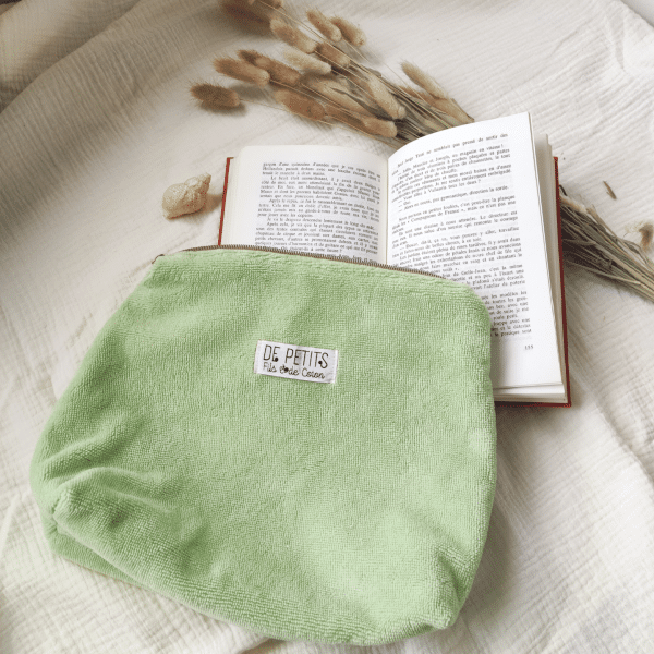 trousse de toilette éponge verte pistache, grand format, de petits fils et de coton