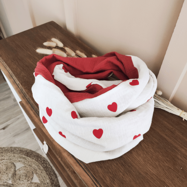 écharpe d'allaitement coeurs rouges pour allaiter partout ton bébé, de petits fils et de coton