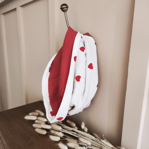 écharpe d'allaitement coeurs rouges pour allaiter partout ton bébé, de petits fils et de coton
