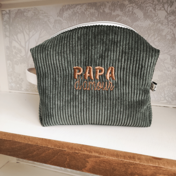 la trousse de toilette homme personnalisée en velours côtelé kaki, brodée papa d'amour, cadeau pour la fête des pères ou un anniversaire, de petits fils et de coton
